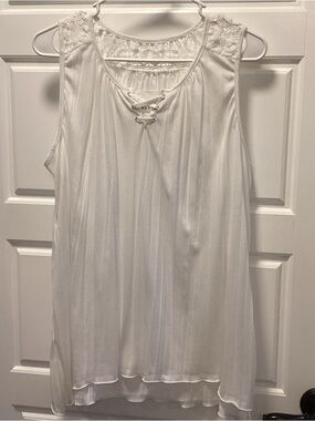New York Laundry White Sleeveless Lace-Trim Tank Top